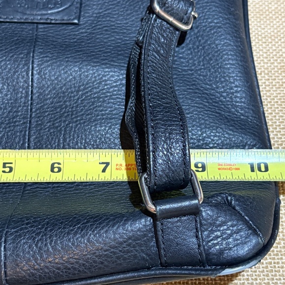 Rowallan of Scotland Genuine Leather Convertible Crossbody Backpack 11.5" X 10" - Picture 15 of 16